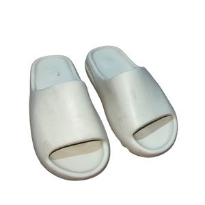 Yeezy bone slide